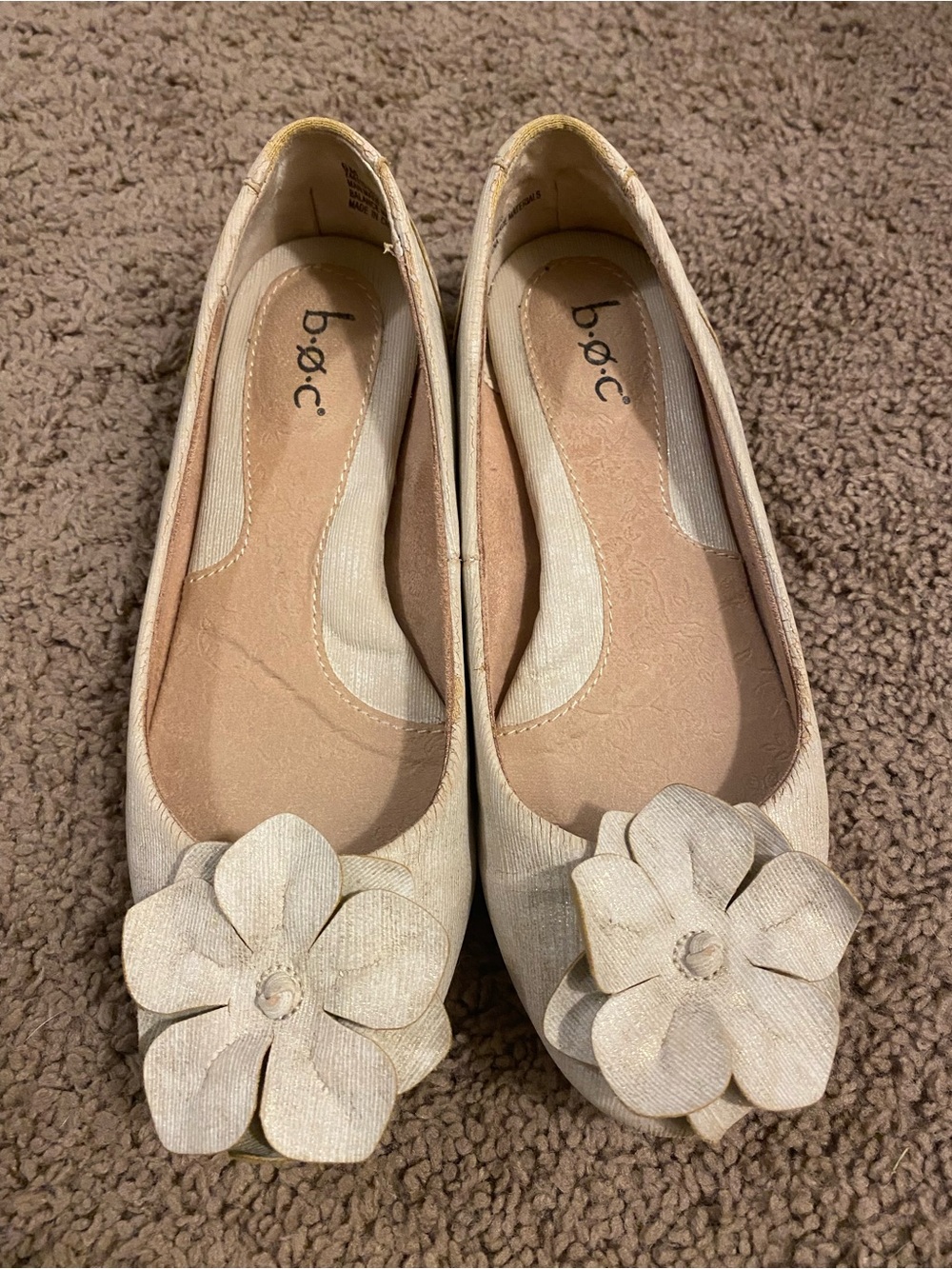 b.o.c. Cream Floral Ballet Flats size 6